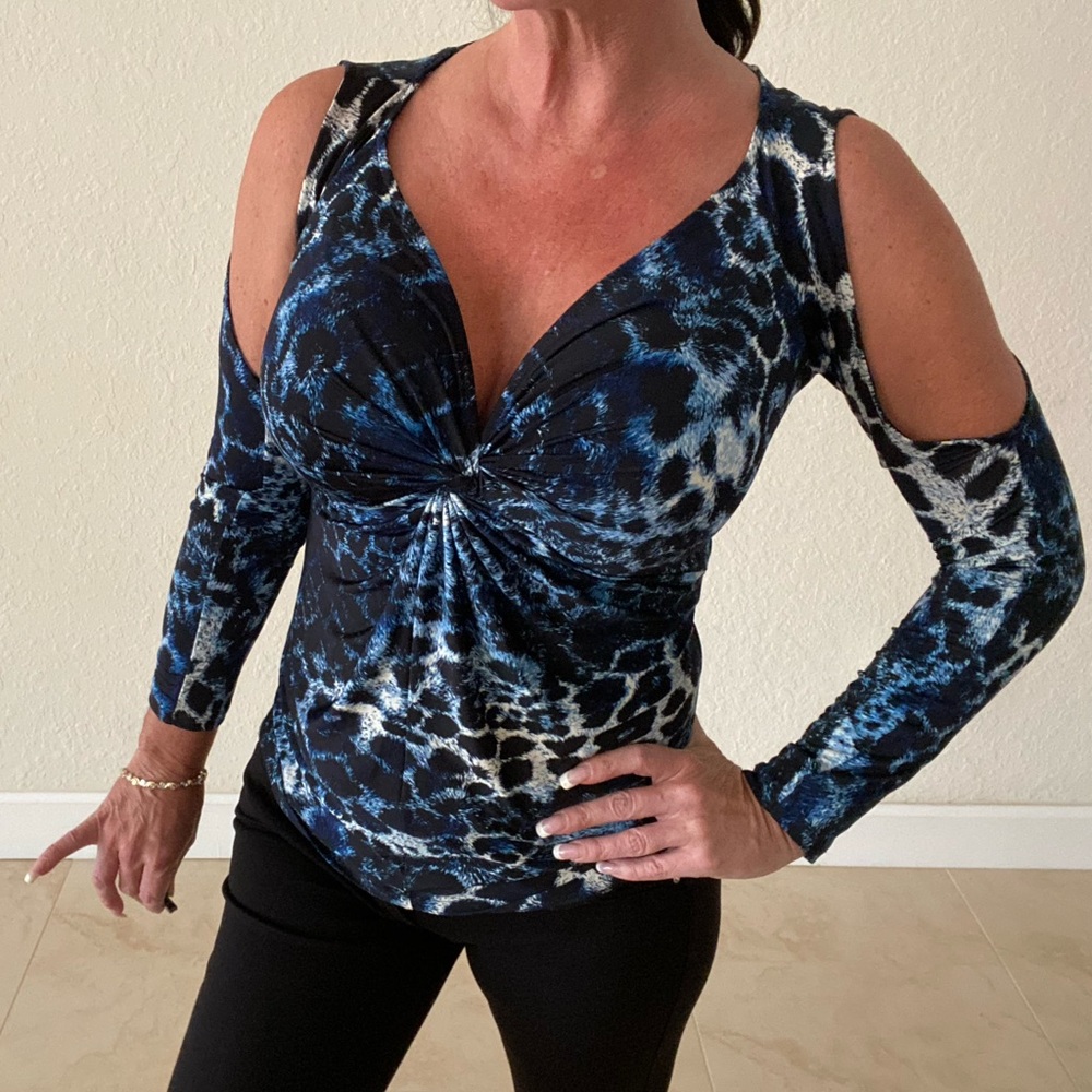 Cache cold shoulder top